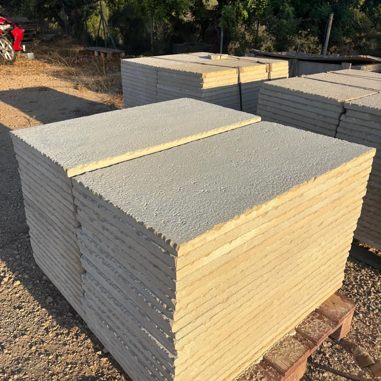 Losa rectangular de costat, amb el gruix a la vista