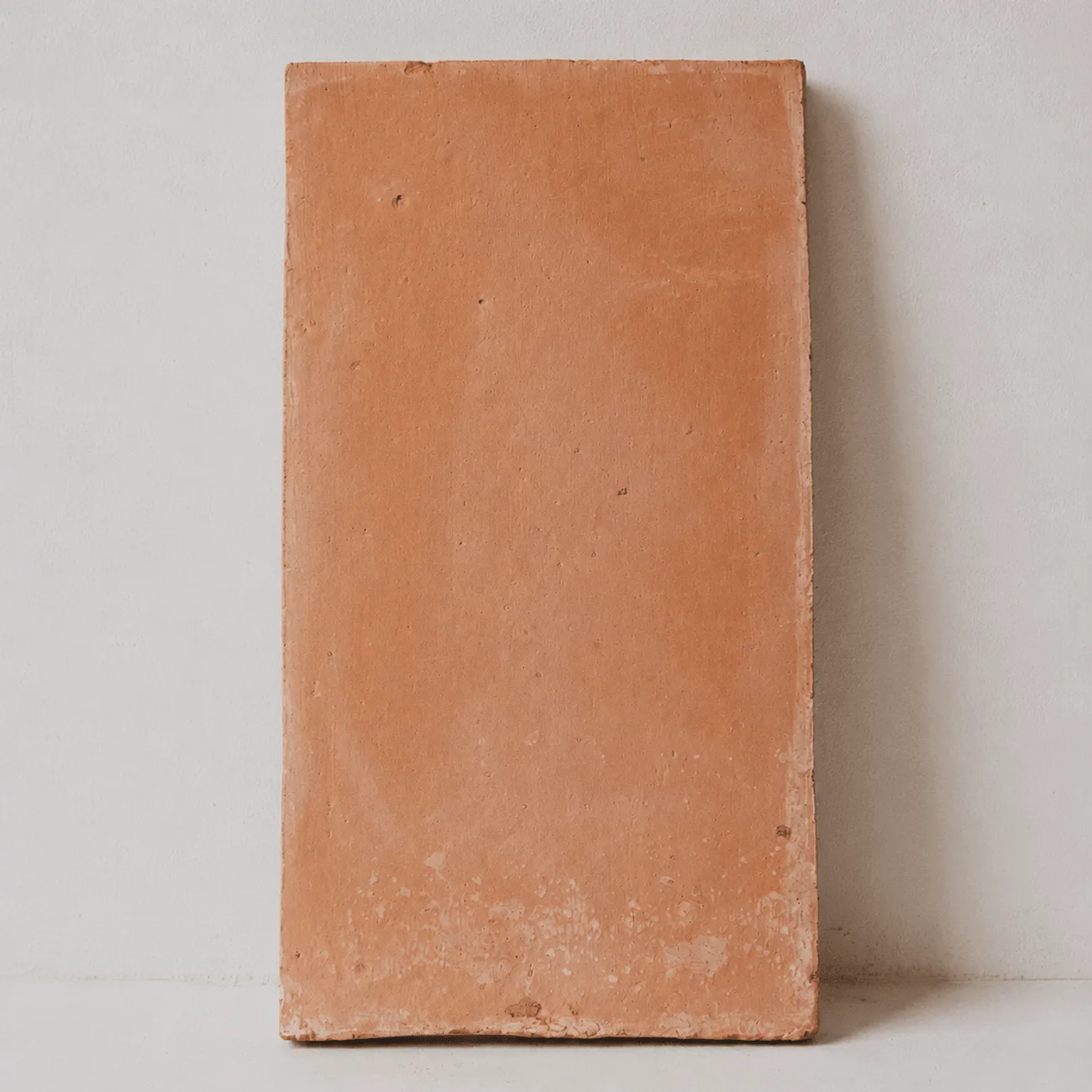 Rajola rectangular de to roig, de cara